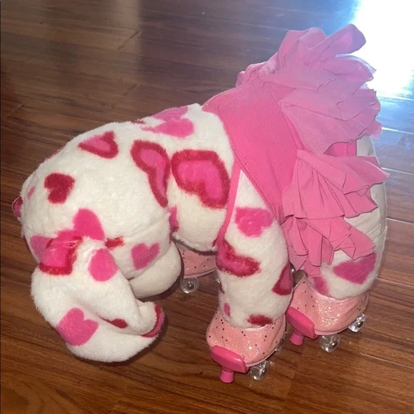 Heart Patterned Plush Dog with Pink Roller Skates - Picture 3 of 6